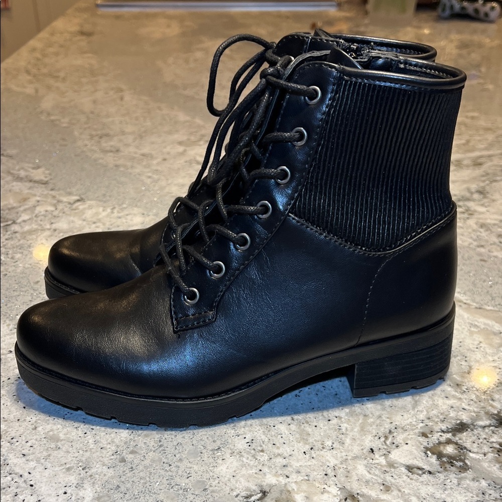 NWOB SOUL Naturalizer Black Lace-Up Boots Size 7 - Picture 4 of 9